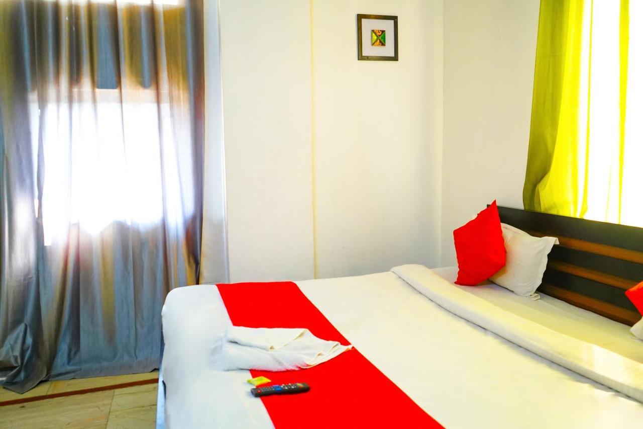Roomshala 124 Royal Rohini - Sector 16 Hotel