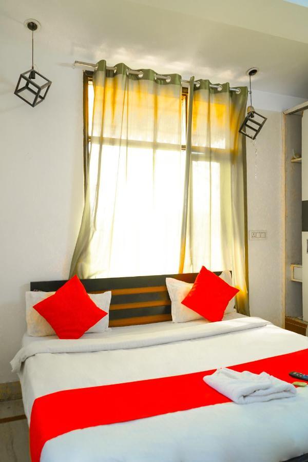 Roomshala 124 Royal Rohini - Sector 16 Hotel 3*