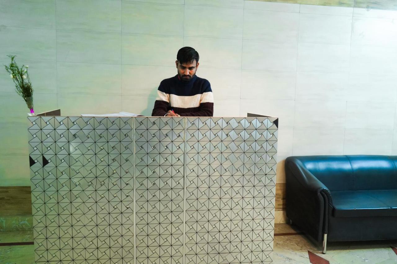 Hotel Roomshala 124 Royal Rohini - Sector 16 New Delhi