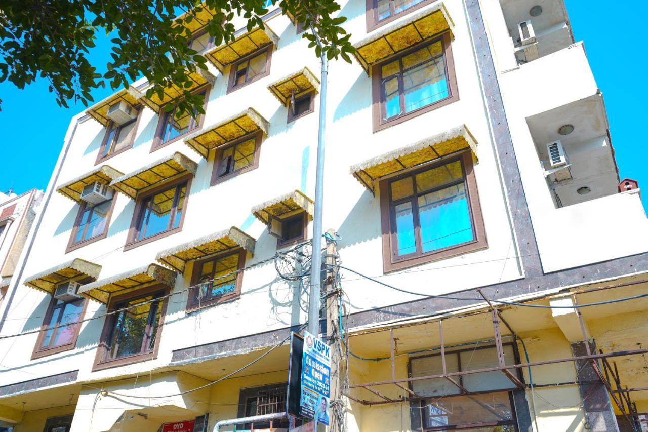 Hotel Roomshala 124 Royal Rohini - Sector 16 New Delhi