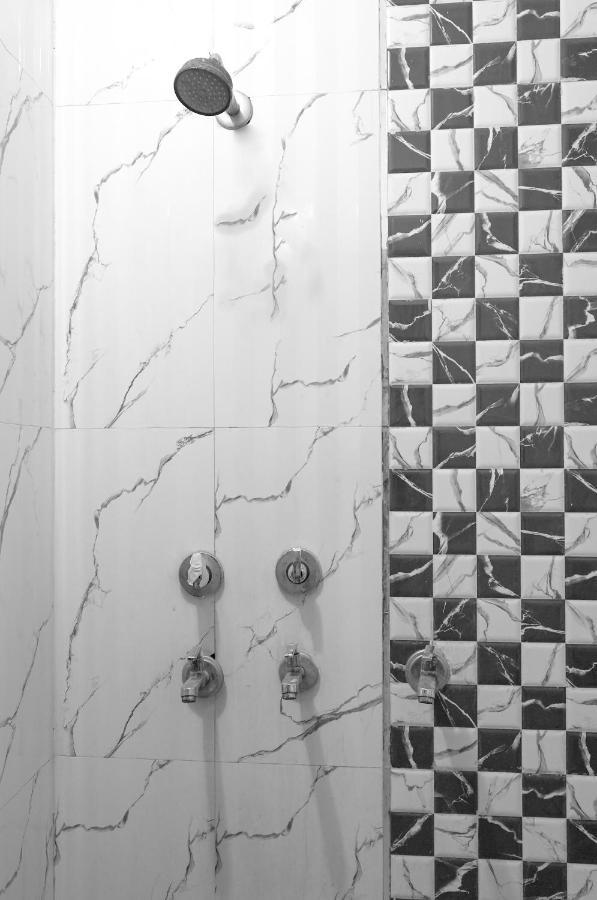 Roomshala 124 Royal Rohini - Sector 16 Hotel New Delhi