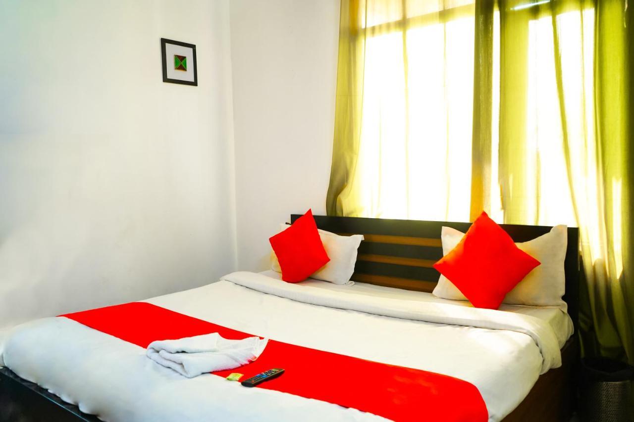 Roomshala 124 Royal Rohini - Sector 16 3* New Delhi