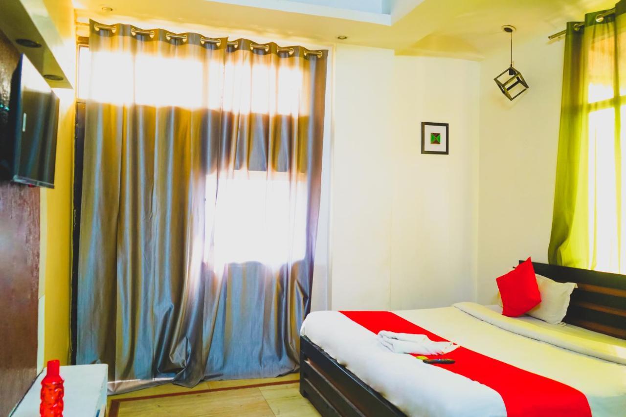 Hotel Roomshala 124 Royal Rohini - Sector 16 New Delhi