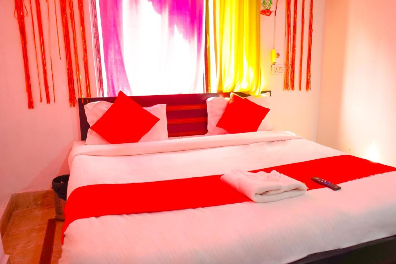 Roomshala 124 Royal Rohini - Sector 16 3* New Delhi